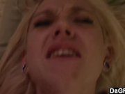 Babe seduces guest  14/16