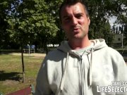 A tourist stumbles upon some filthy action in 8/16