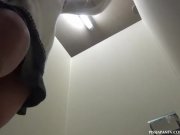 Japanese Girls Pissing - The Potty Rock 15/16