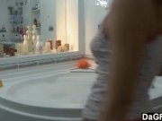 Making Her Orgasm In The Tub 1/16