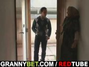 He screws old widow 1/16