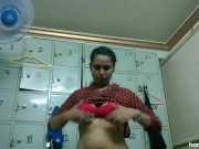 Amateur Indian Babe Lily Working Out In A Gym 16/16