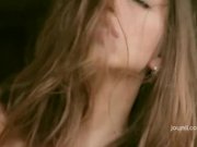 Outdoor pussy play brings intense orgasm 13/16