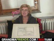 Mature slut takes two cocks 5/16