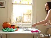 Sexy Anne Toying Her Snatch 4/16