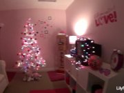 Behind the scenes with pornstar Lily Carter 1/16