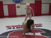 Sexy Lesbians Fight On The Mat 11/16