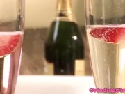 Bigtitted les milf orgasms on babes fingers 2/16