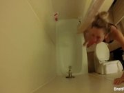 Sexy blonde Brett Rossi takes a nice shower 1/16