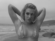 Dahlia Sky masturbates and squirts on the beach 6/16