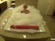 Elsa Jean shows off her pussy 6/16