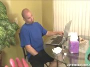 Mture lady gloved handjob 1/16