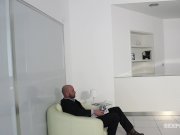 A Massagista no Spa 1/16