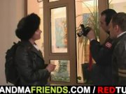 Photosession with old slut leads to threesome 2/16