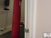 Mofos - Sexy Boxing Chick in Leggins 1/16