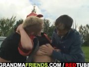 Blonde granny has threesome outdoors 7/16