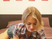 Libidinous babe turns around to show the butt 1/16