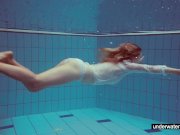 Cute Melissa plays underwater 1/16