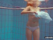 Cute Melissa plays underwater 10/16