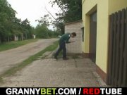 Lonely granny pleases a stranger 1/16