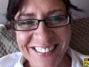 Spex mature slut fingering her pussy 3/16