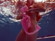 Redhead Simonna showing her body underwater 14/16