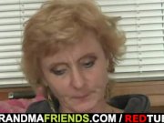 Lonely granny gives her pussy 1/16