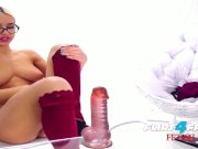 Kinky Sexy Blonde Disciplines Her Throbbing Pussy 1/16