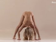 Hairy teen Mochalkina shows outstanding flexibility 12/16