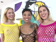 Hot babes take turns sucking a big cock 2/16