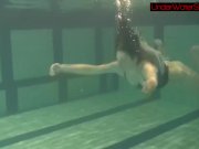 Blackhaired beauty Irina underwater 4/16