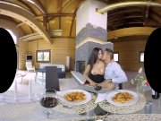 Cristina Miller's romantic dinner 14/16