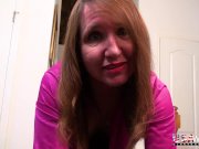 USAwives Mature Plaesing her Pussy with Pink Toy 1/16