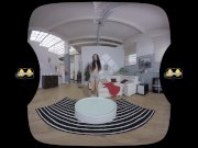 Amanda Estela is caught peeing her pants in virtual reality 7/16