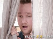 Brazzers - Julia Ann gets a lil extra with her massage 1/16