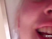 Minka macht Krissi den Berliner Curry -Stripe Tease 12/16