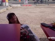 Minka macht Krissi den Berliner Curry -Stripe Tease 2/16