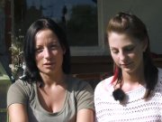 Mia und Sara treiben es im Grünen 5/16