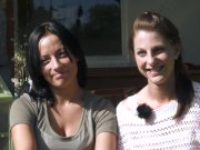 Mia und Sara treiben es im Grünen 7/16