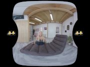 Blonde MILF covers herself in piss - VR Porn 9/16