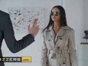 Teen flasher Alyssia Kent is a work of art - Brazzers 2/16