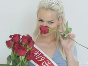 Blonde beauty shows why she deserves her crown by masturbating for us 9/16