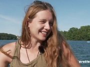 Heiße Bootstour mit Alba 7/16