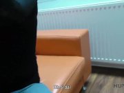 HUNT4K. Cuckold viene pagato bene per la sua splendida ragazza dai capelli 5/16