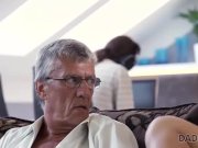 DADDY4K. Guy est occupe avec des ordinateurs alors pourquoi GF baise son pe 1/16