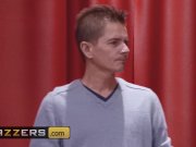 Thicc housewife Luna Star fucks the magician - Brazzers 9/16