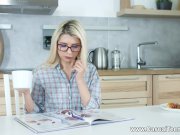 Casual Teen Sex - Cornelia - Teeny casual sex breakfast 1/16