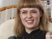 Dieses Mädel kennt sich mit starken Whiskeys und starken Kerlen aus. 11/16