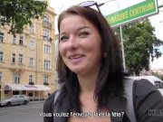 HUNT4K. Ramassage reussi et sexe pour de largent avec une jolie jeune femme 1/16