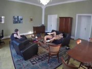 HUNT4K. Chick accepte son sexe pour de largent meme devant son petit ami 14/16